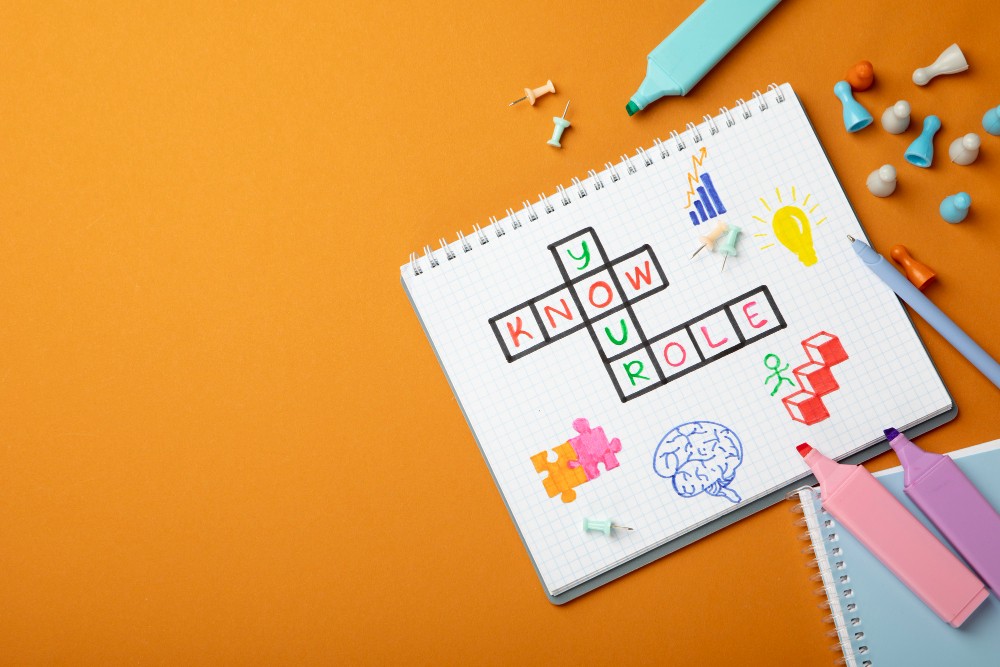 Jigsaw teaching method with students collaborating in small groups to share knowledge